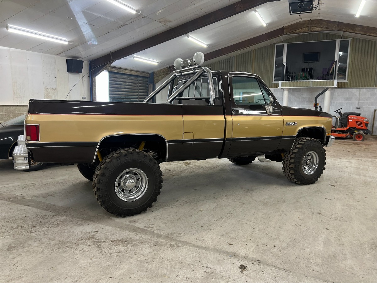 1984 GMC Sierra Image 2